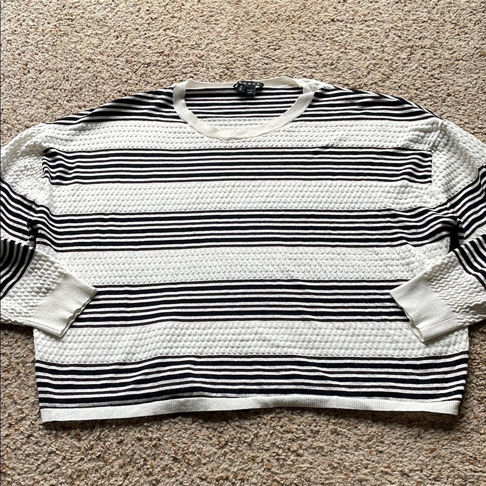 Theory Striped Black and  cream cropped Sweater size M